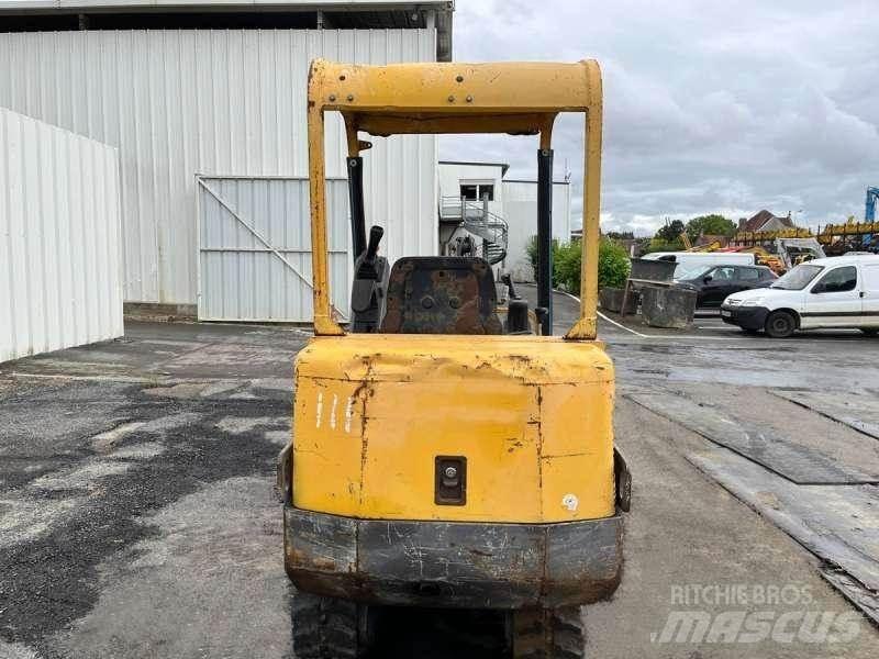 Volvo EB12 小型挖掘机