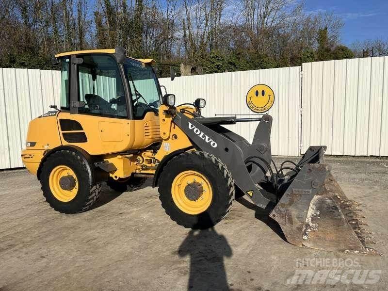 Volvo L28F 小型装载机