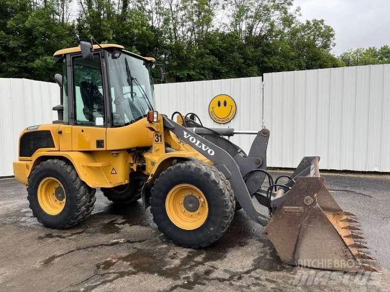 Volvo L30G 小型装载机