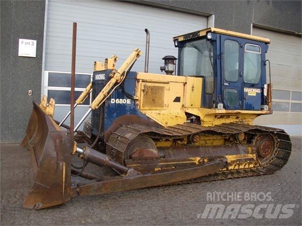 Hanomag D680E 履带式推土机