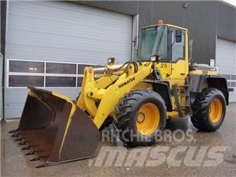 Komatsu WA320 轮式装载机