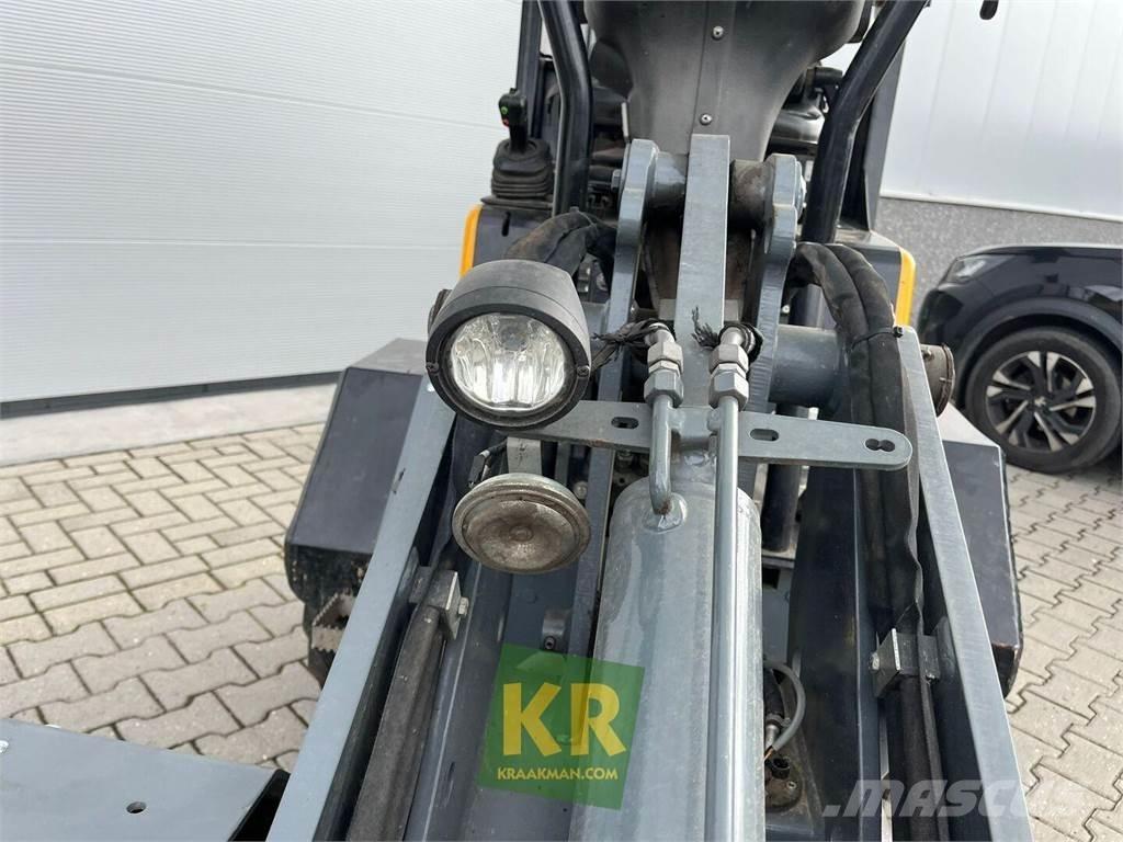 GiANT D332 前装载和挖掘机