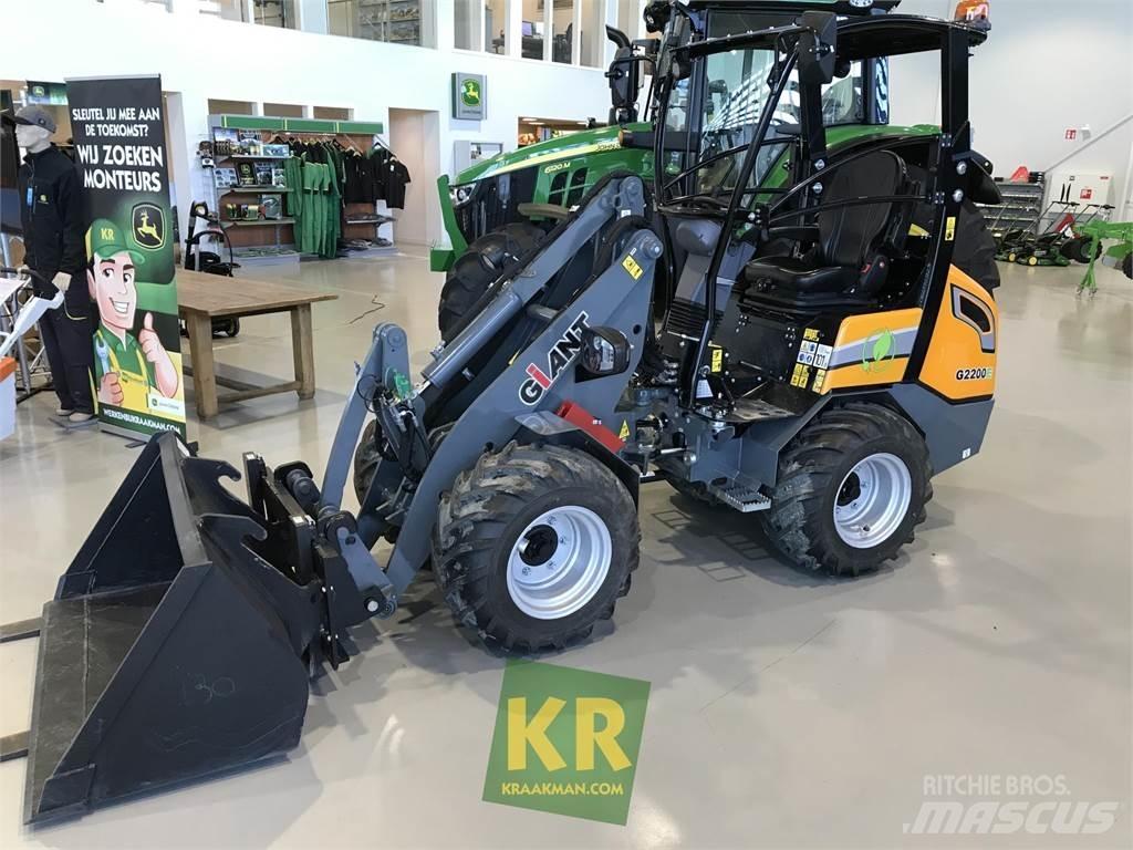 GiANT G2200E 前装载和挖掘机