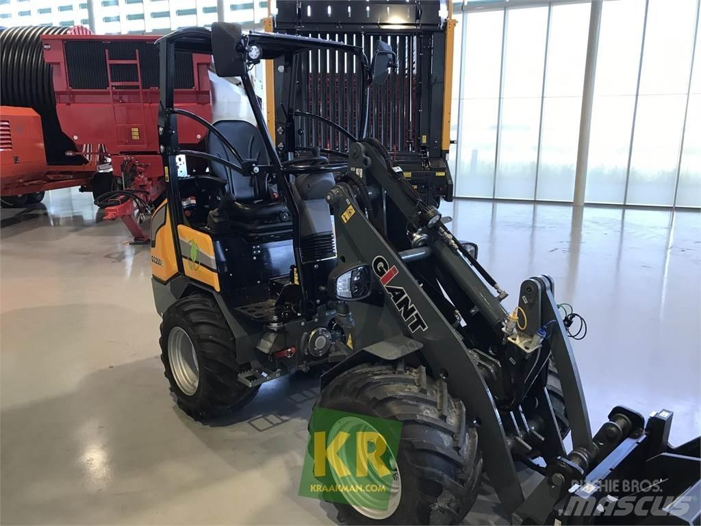 GiANT G2200E 前装载和挖掘机