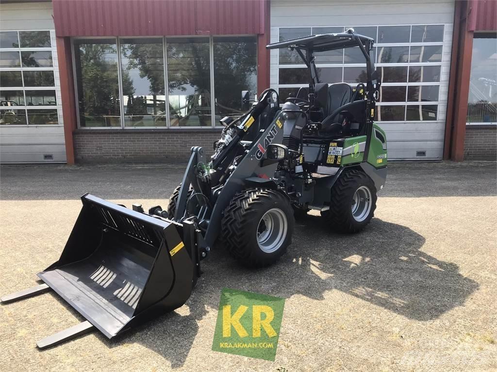 GiANT G2200E 前装载和挖掘机