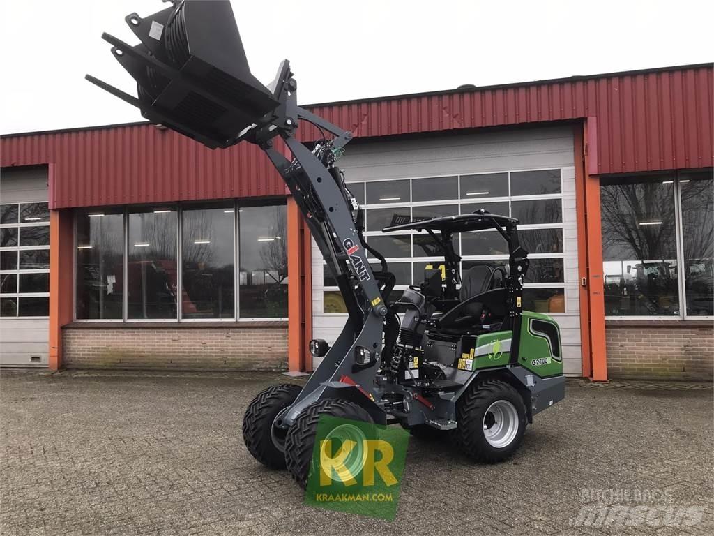 GiANT G2700E 前装载和挖掘机