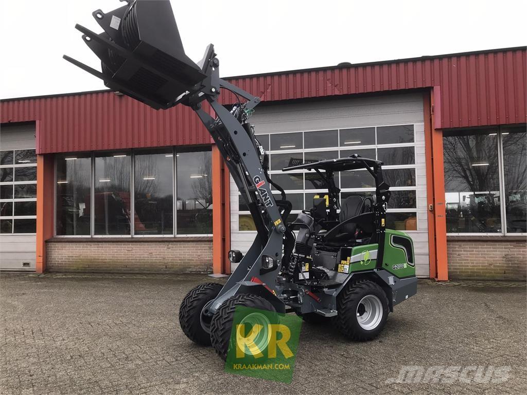 GiANT G2700E 前装载和挖掘机