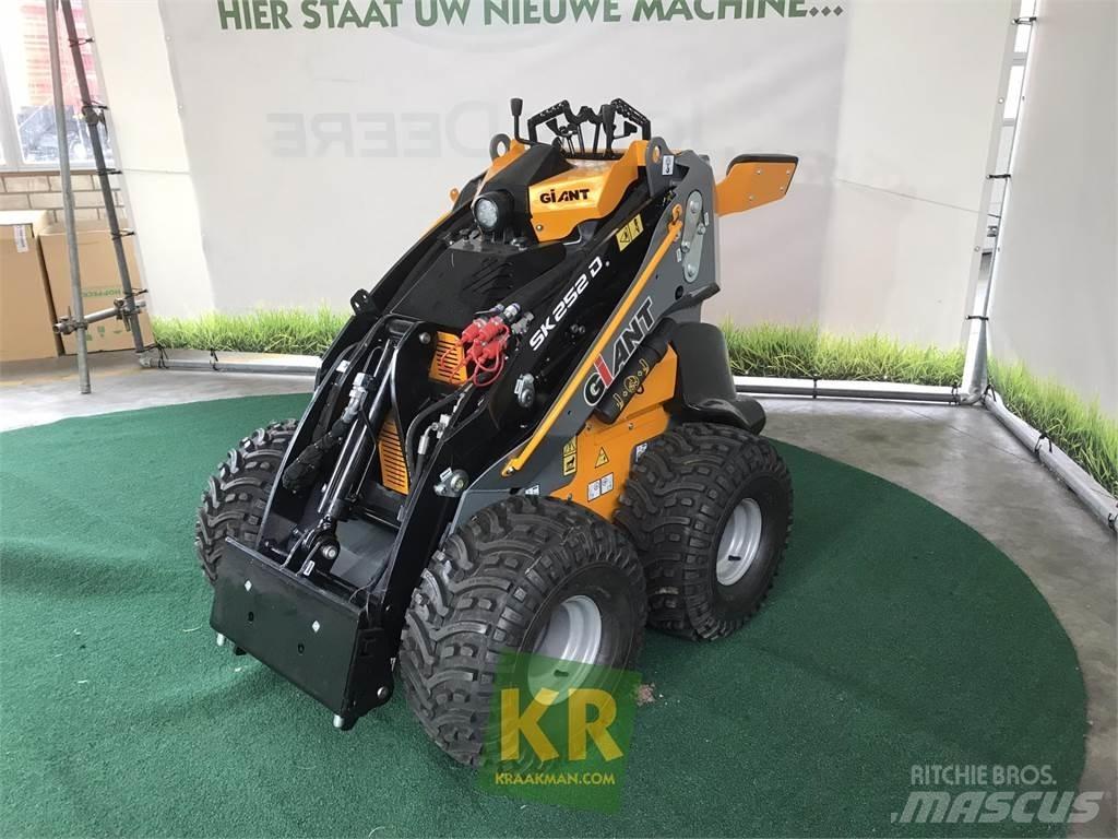 GiANT SK252D 前装载和挖掘机