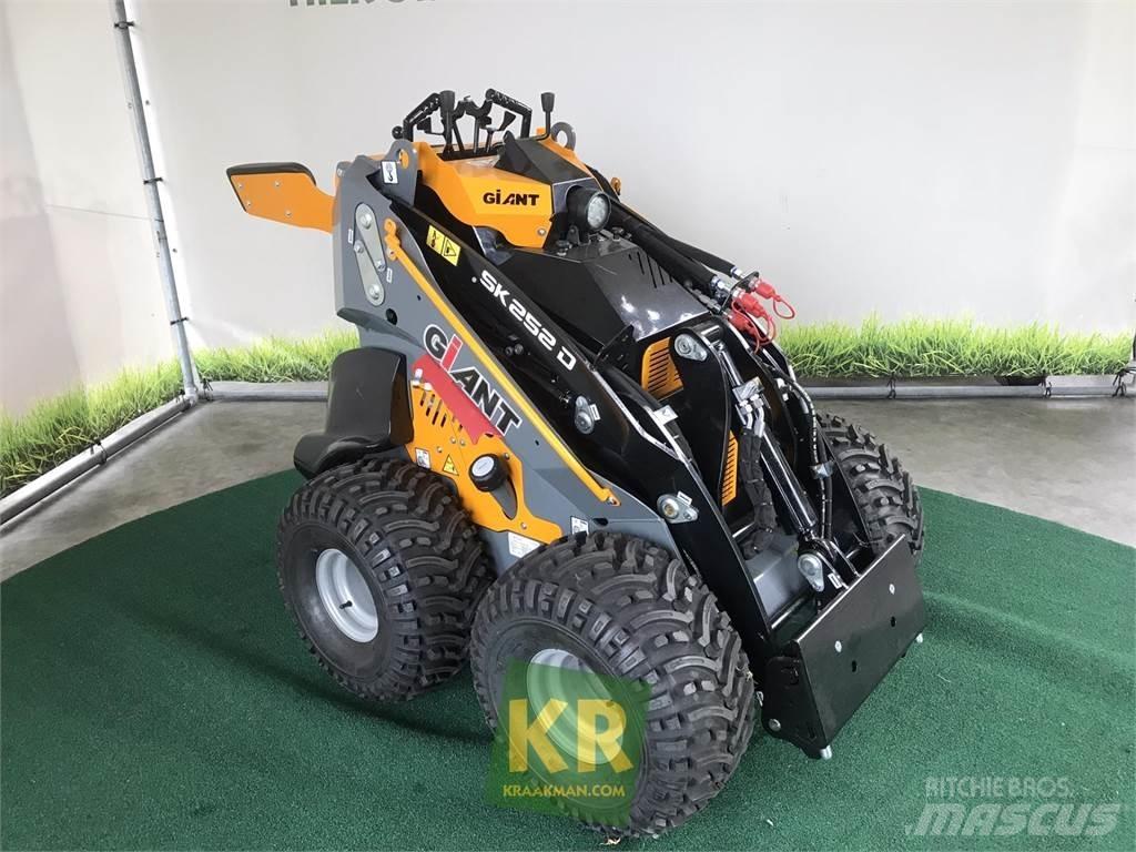 GiANT SK252D 前装载和挖掘机