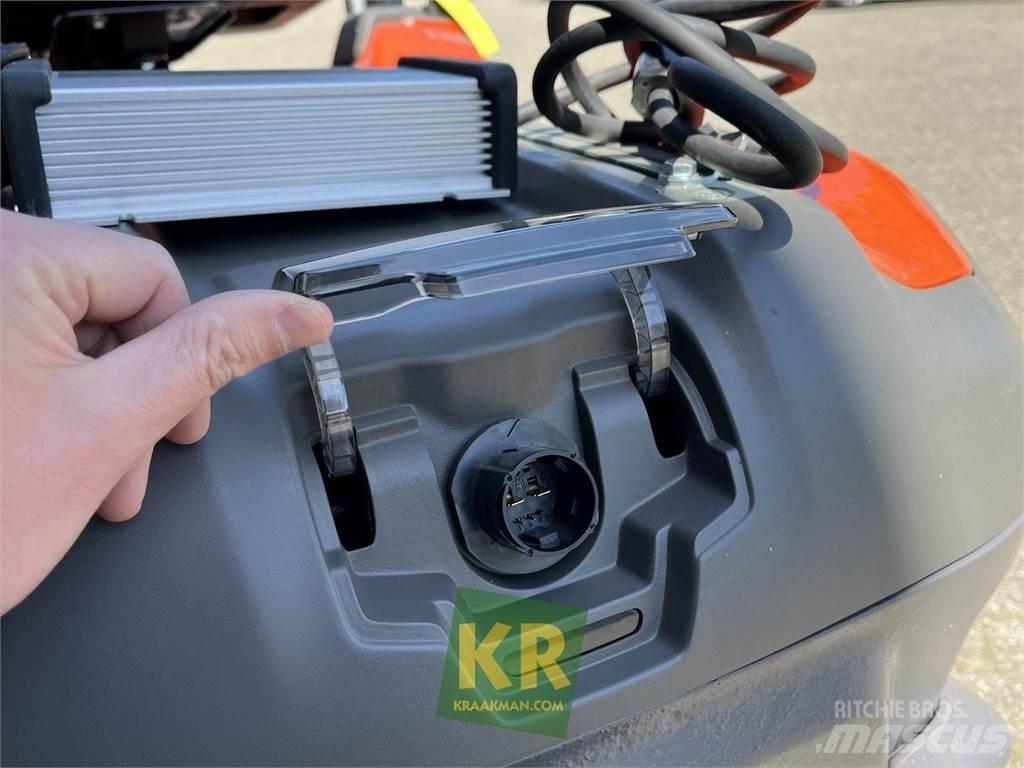 Husqvarna R200iX 骑乘式割草机