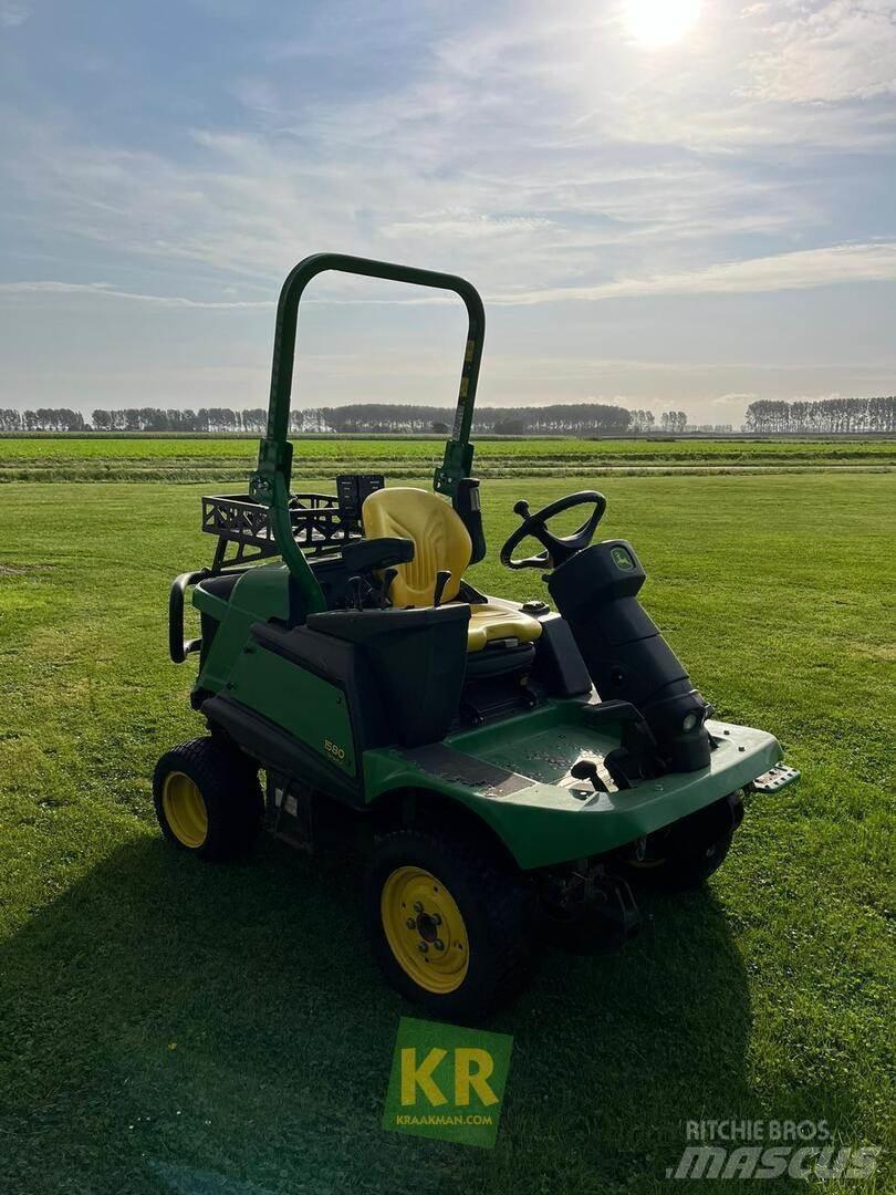 John Deere 1580 长草、修正和环绕割草机