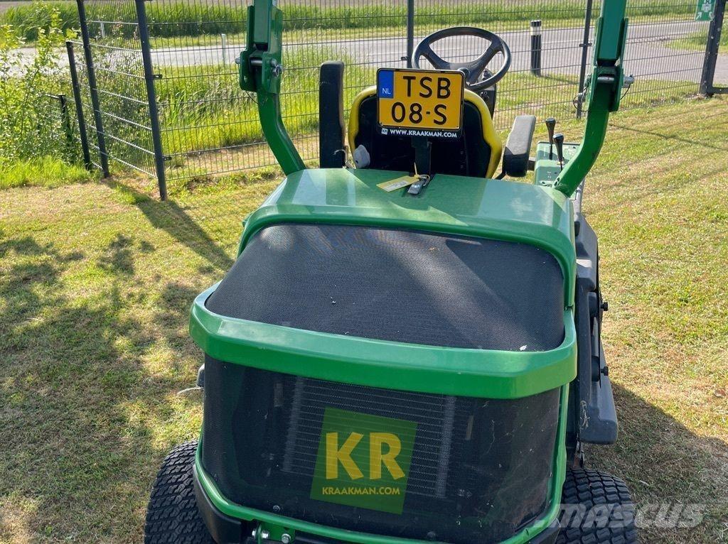 John Deere 1580 长草、修正和环绕割草机