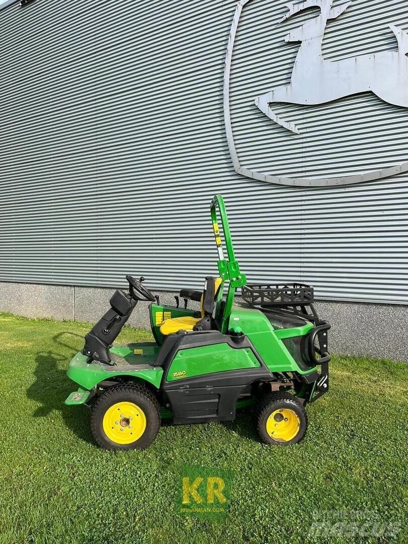 John Deere 1580 长草、修正和环绕割草机