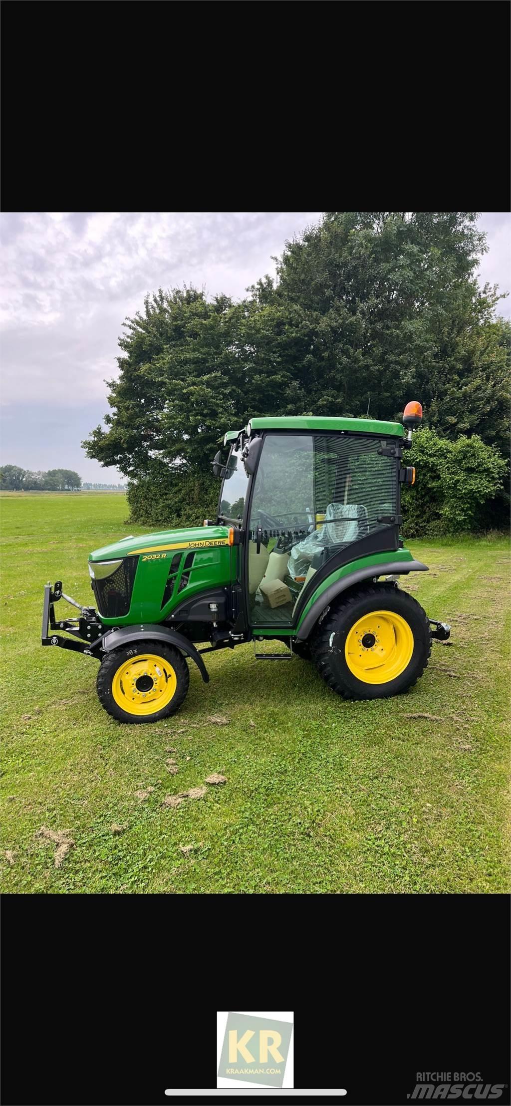 John Deere 2032R 小型拖拉机