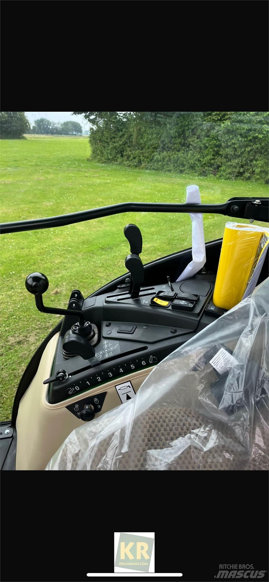John Deere 2032R 小型拖拉机