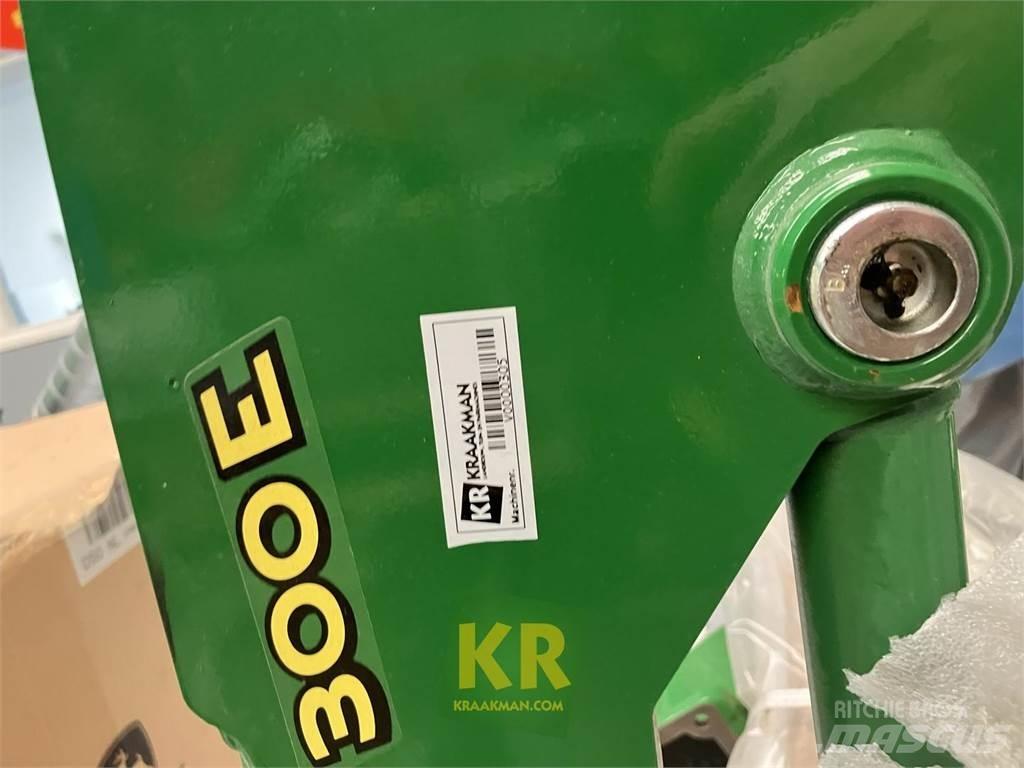 John Deere 300E 前装载和挖掘机