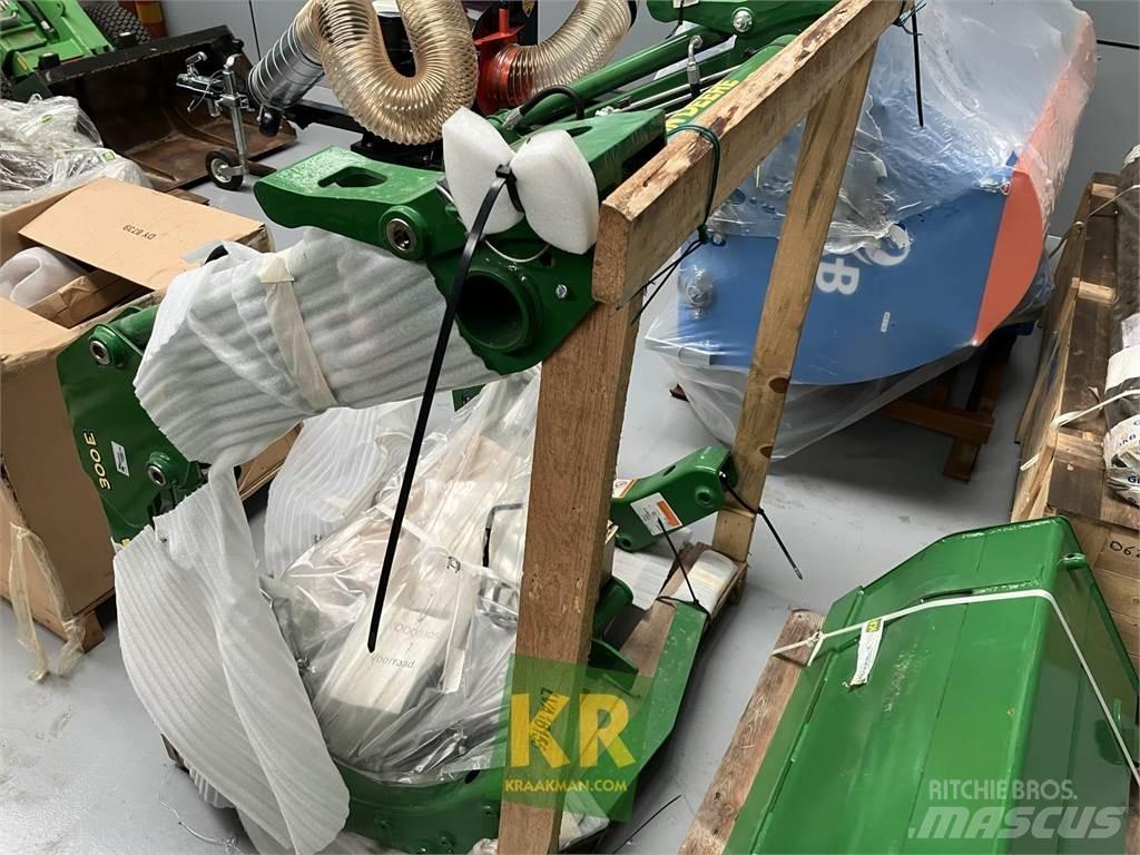 John Deere 300E 前装载和挖掘机