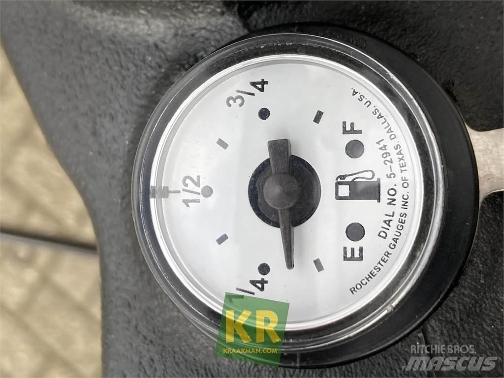 John Deere 3038E 小型拖拉机