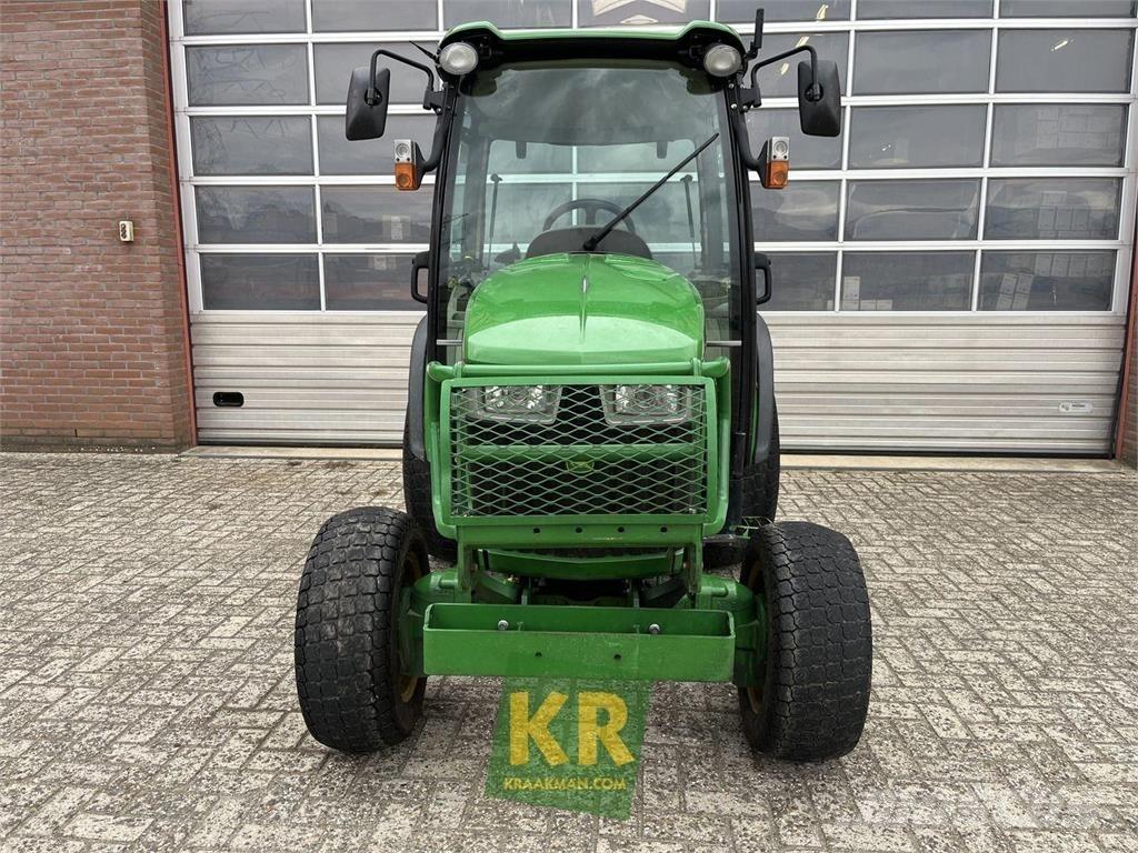 John Deere 3038R 小型拖拉机