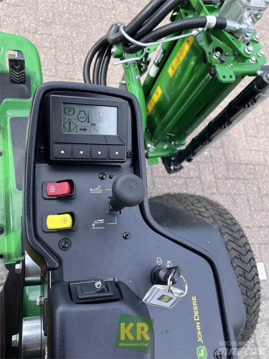 John Deere 8700A 果岭剪草机