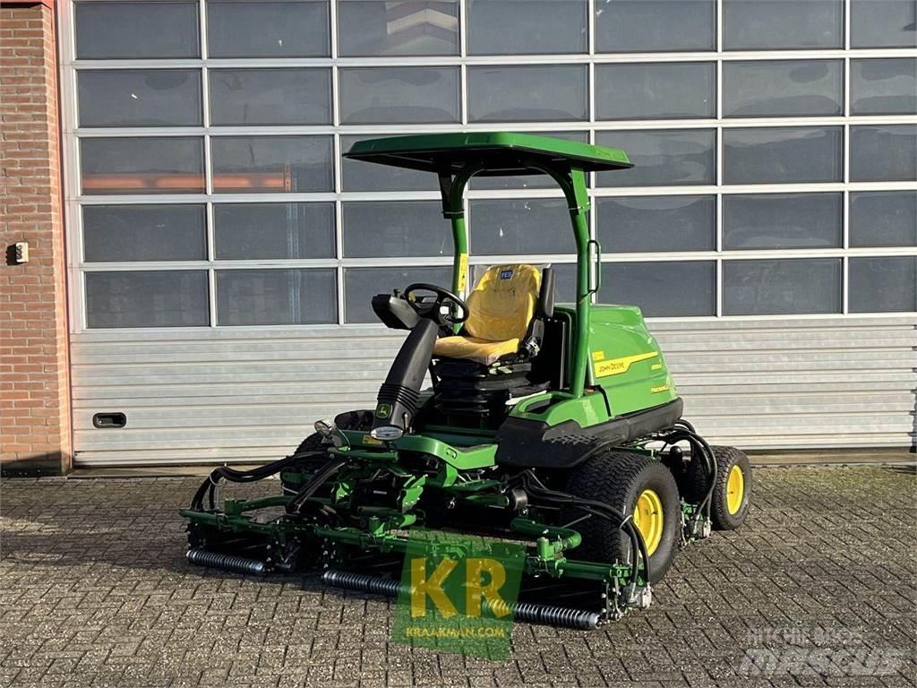 John Deere 8700A 果岭剪草机