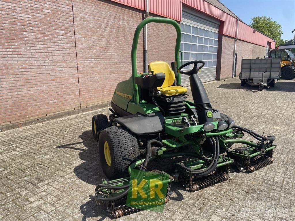 John Deere 8700A 果岭剪草机