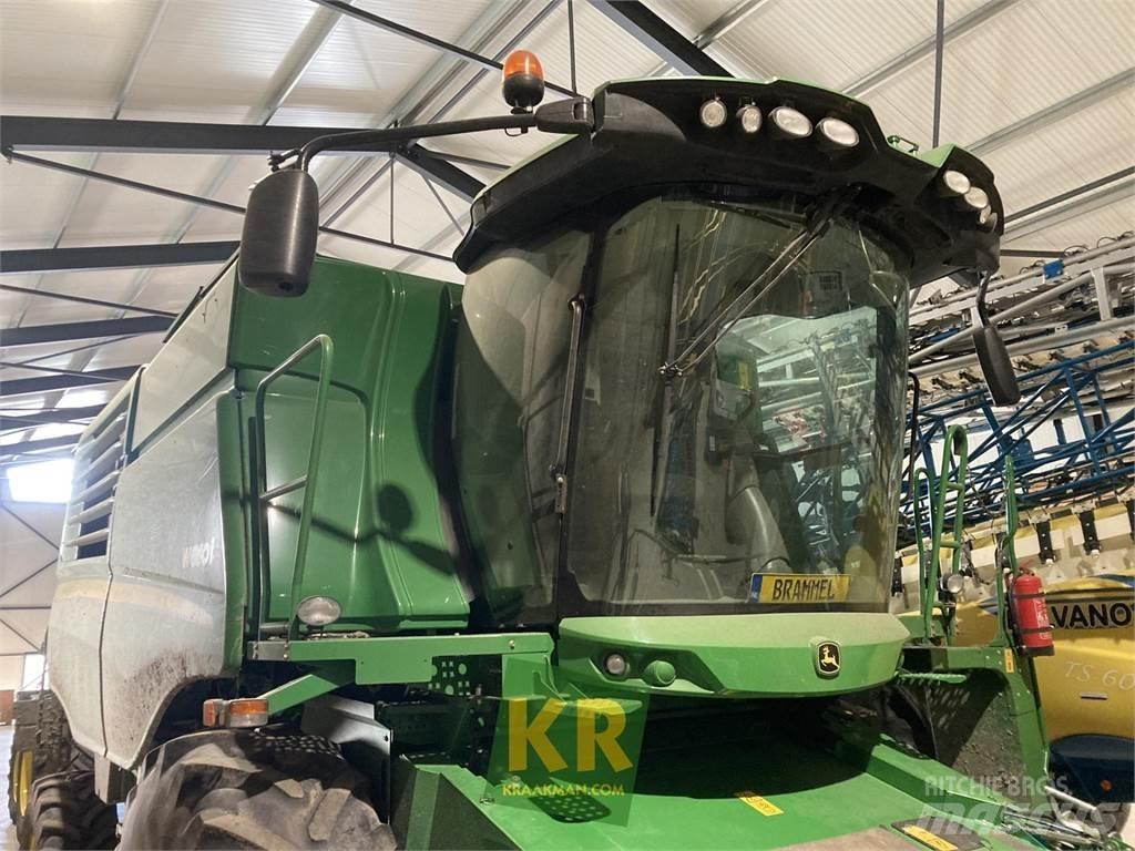 John Deere W650 联合收割机