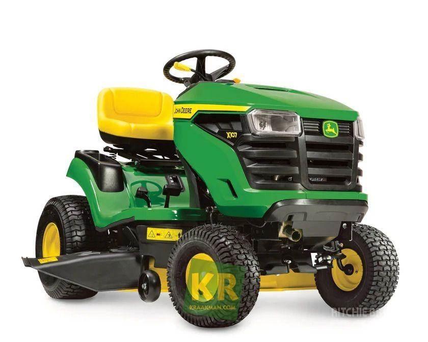 John Deere X107 骑乘式割草机