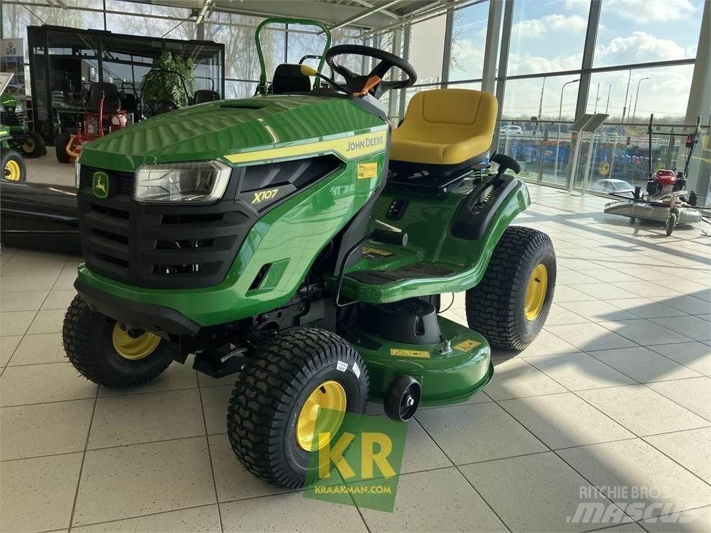 John Deere X107 骑乘式割草机