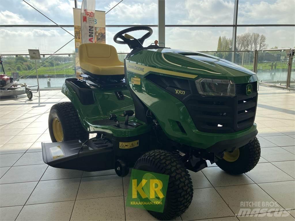 John Deere X107 骑乘式割草机