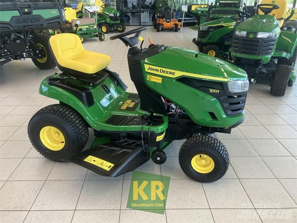 John Deere X107 骑乘式割草机