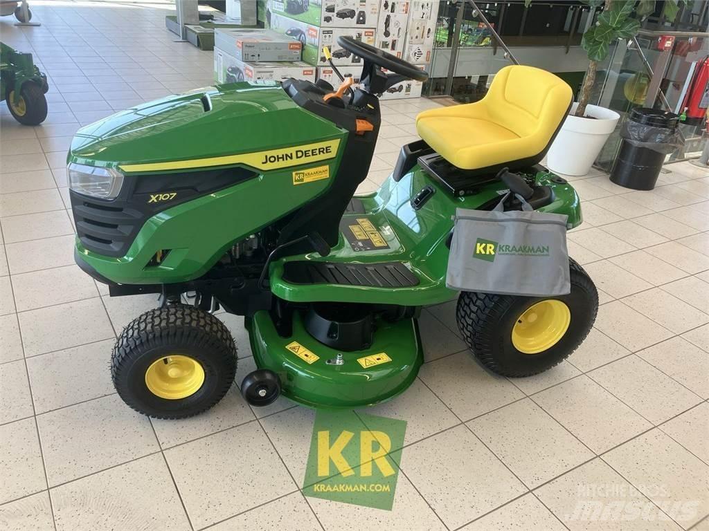 John Deere X107 骑乘式割草机