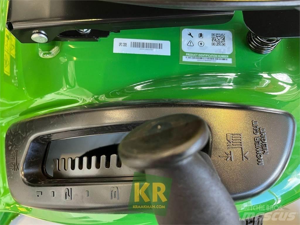 John Deere X127 骑乘式割草机