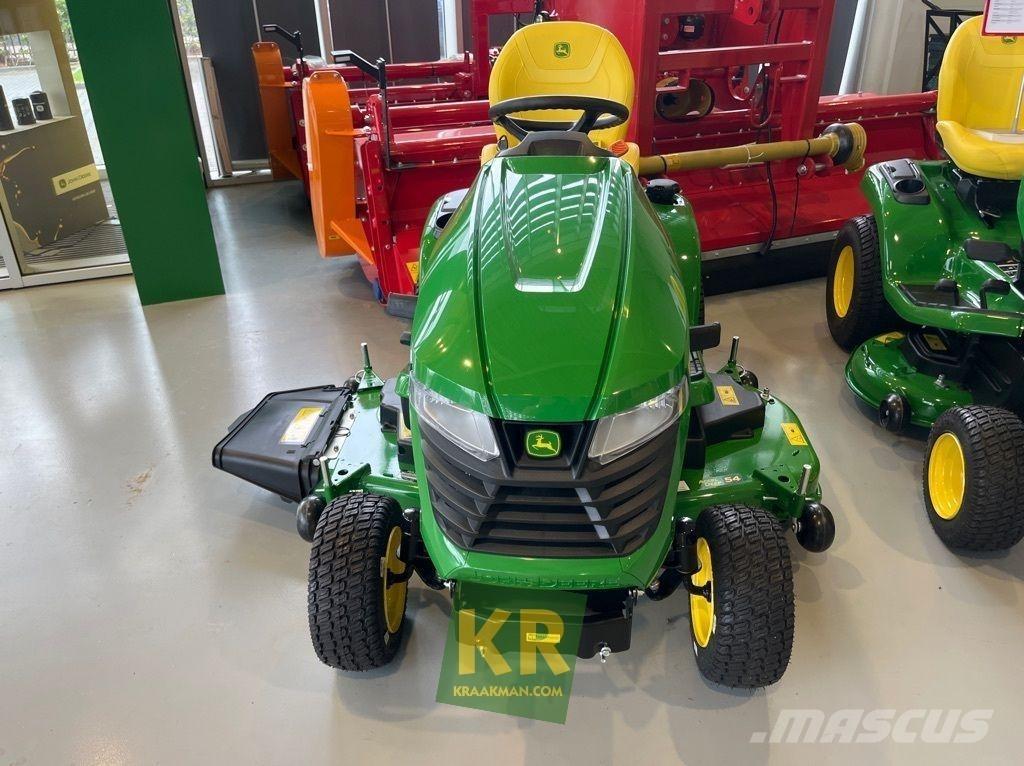 John Deere X380 骑乘式割草机