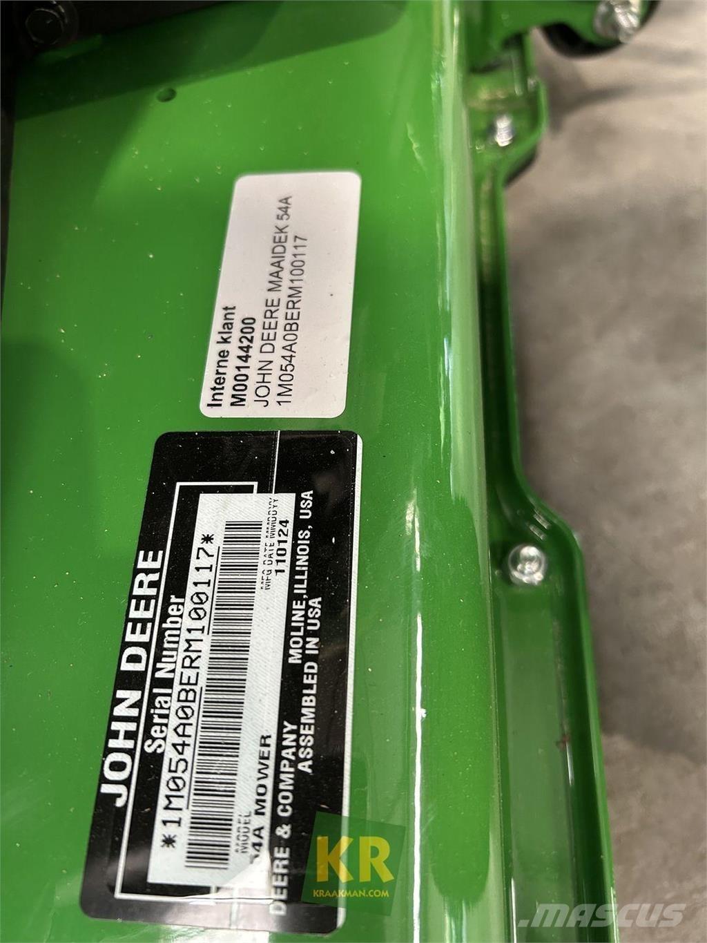 John Deere X380 骑乘式割草机