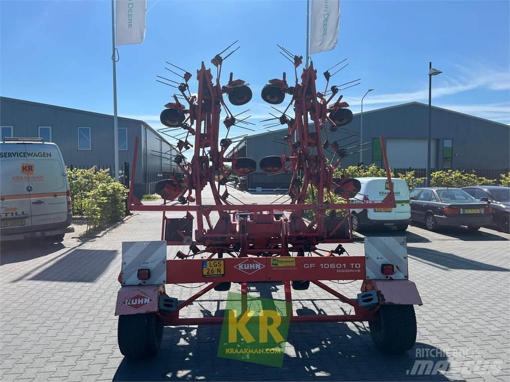 Kuhn GF 10601 犁耙和摊草机
