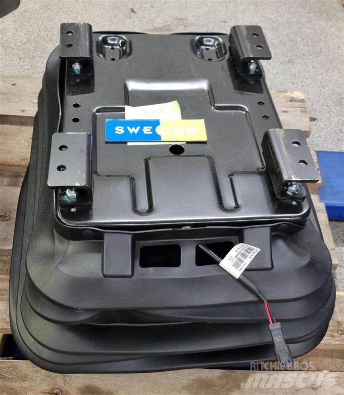 Volvo STOL 驾驶室与内部