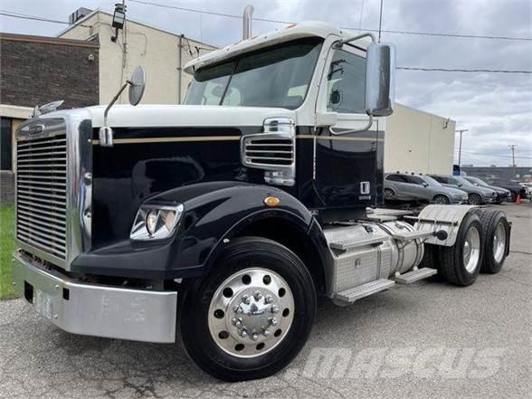 Freightliner 122SD 牵引车