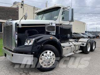 Freightliner 122SD 牵引车