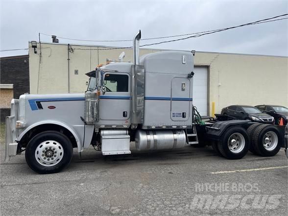 Peterbilt 388 牵引车