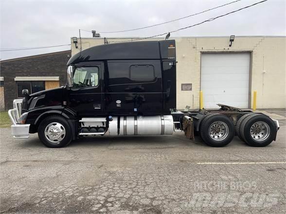 Volvo VNL64T730 牵引车