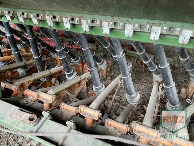Amazone D25 07 Special 多功能条播机