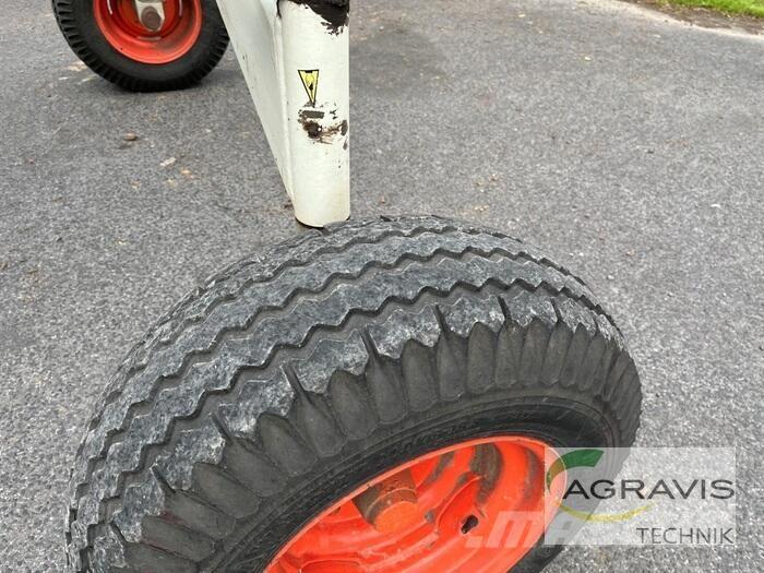 CLAAS LINER 780 L 犁耙和摊草机