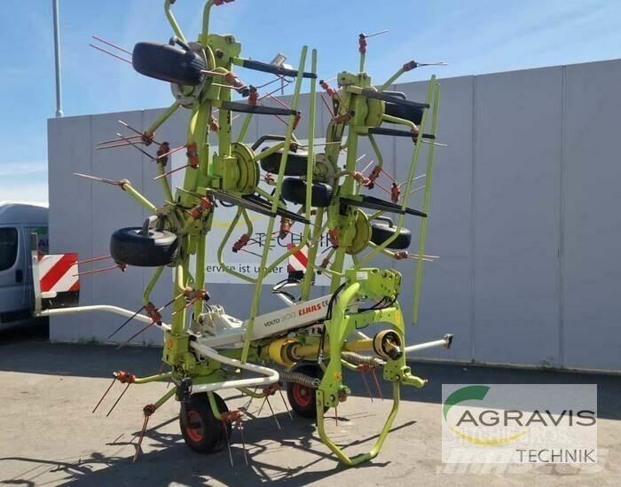 CLAAS VOLTO 900 犁耙和摊草机