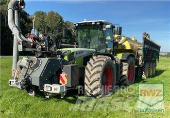 CLAAS XERION 3800 TRAC 撒肥机