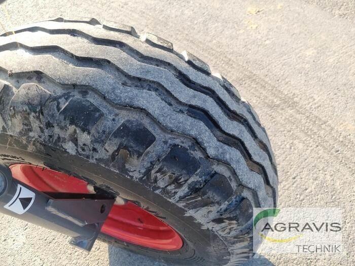 Fendt FORMER 1603 犁耙和摊草机