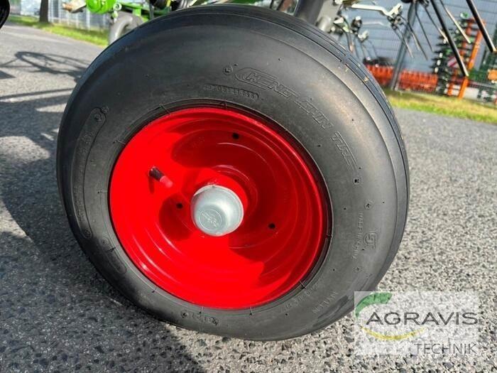 Fendt TWISTER 5204 DN 犁耙和摊草机