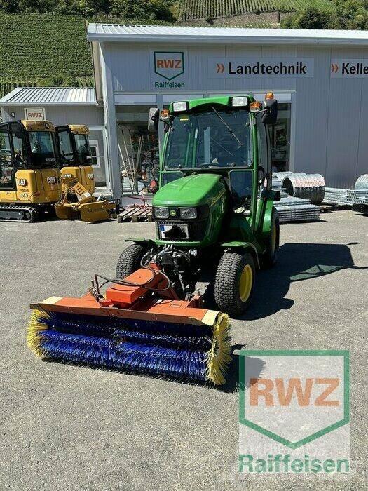 John Deere 2320 小型拖拉机