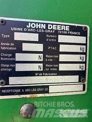 John Deere 592 MAXICUT 圆捆打捆机