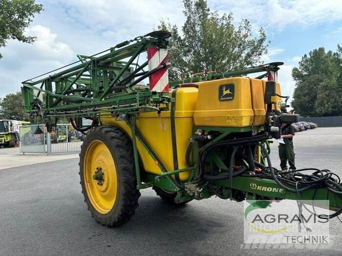 John Deere 632 牵引式喷雾机